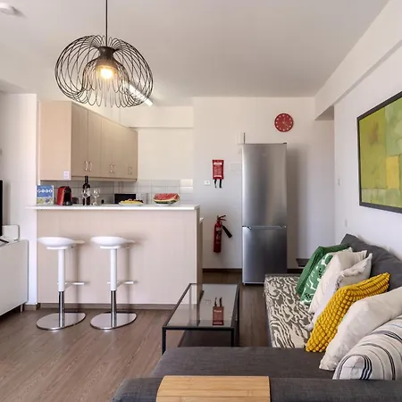 Finikoudes Seaview Vibe 1 Bdr Flat Apartment Larnaca