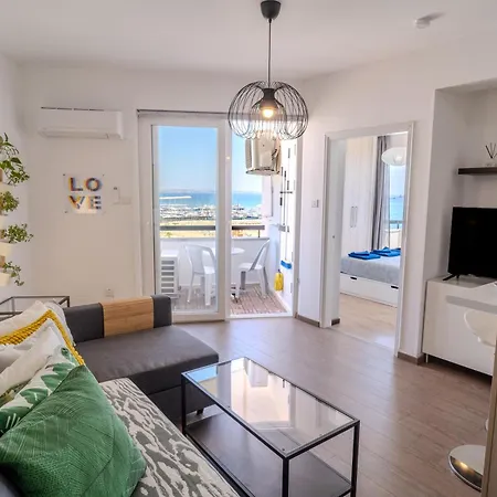 Finikoudes Seaview Vibe 1 Bdr Flat Apartment *