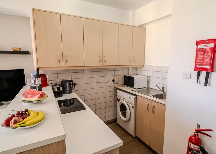 Finikoudes Seaview Vibe 1 Bdr Flat Larnaca