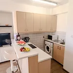 Finikoudes Seaview Vibe 1 Bdr Flat * Lárnaca