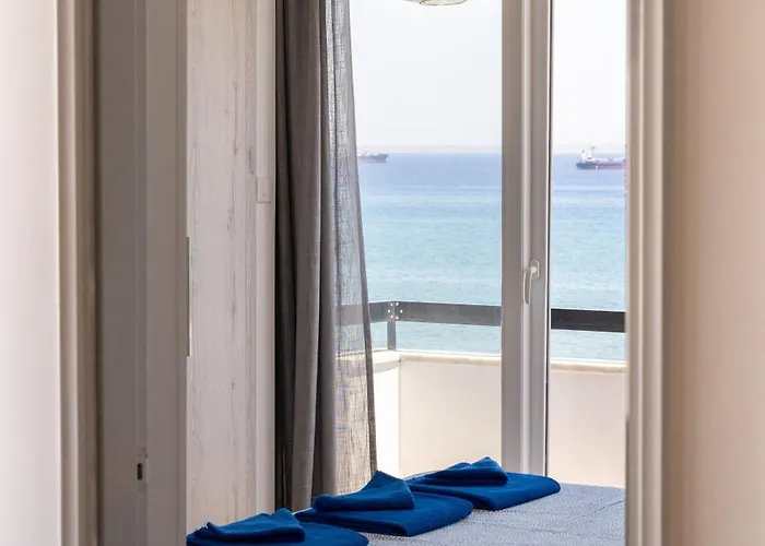 Finikoudes Seaview Vibe 1 Bdr Flat * Larnaca