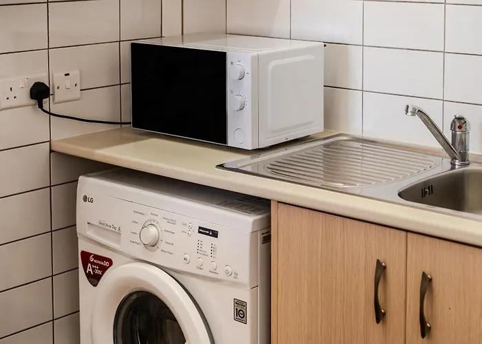 Finikoudes Seaview Vibe 1 Bdr Flat * Larnaca