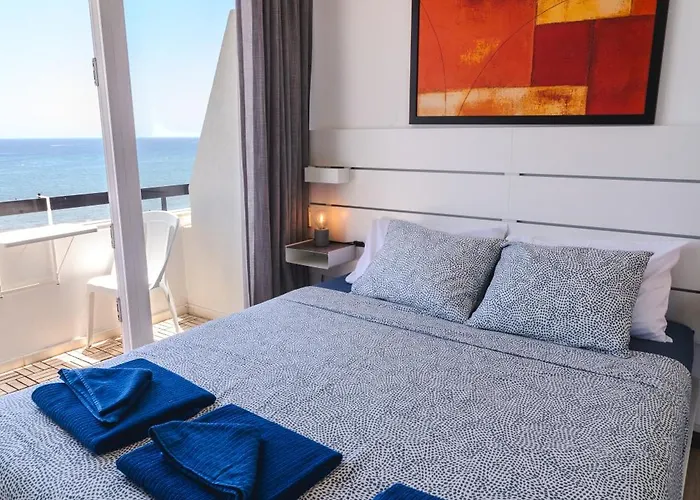 Finikoudes Seaview Vibe 1 Bdr Flat Lägenhet *